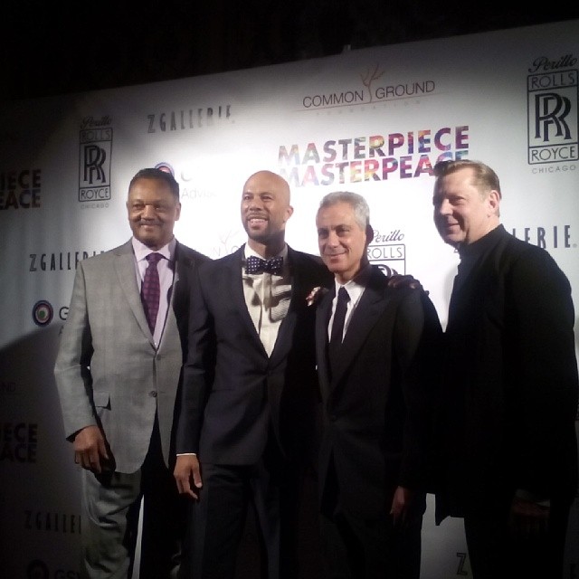 Common hobnobbing with Jesse Jackson, Chicago Mayor Rahm Emanuel. Image Courtesy: kimworldaccess