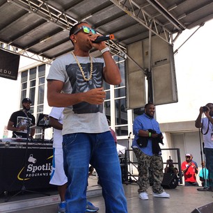 ludacrisgreetingcrowd