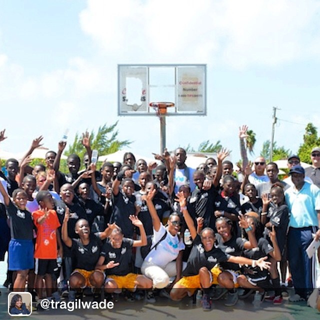 Dwayne Wade in Turks & Caicos with kids from Sandal Foundation. Image Courtesy: Instagram
